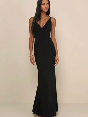 Lulu's Black V-Neck Slim Maxi Dress
